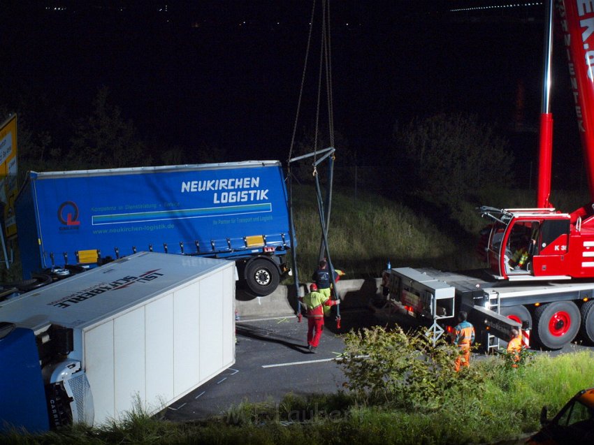 Einsatz BF Koeln PEINGEKLEMMT in Leverkusen P181.JPG